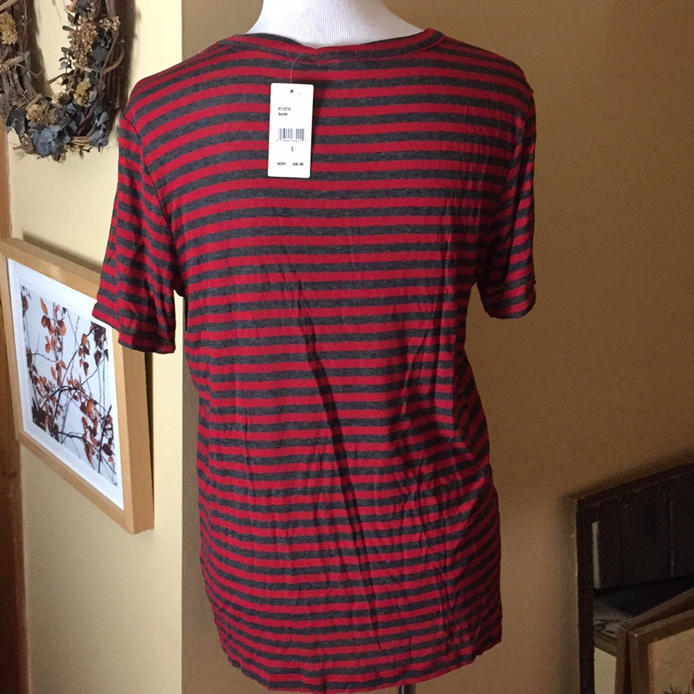 SPLENDID Size SMALL V-Neck Striped Tee Cozy Thin-Stripe Red/Gray $48 NEW - Picture 4 of 8